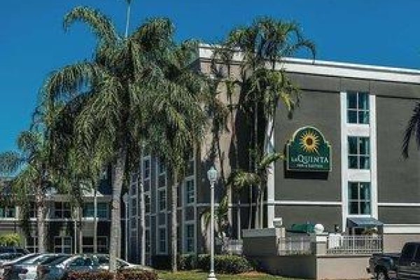 La Quinta Inn & Suites By Wyndham Plantation At Sw 6Th St
