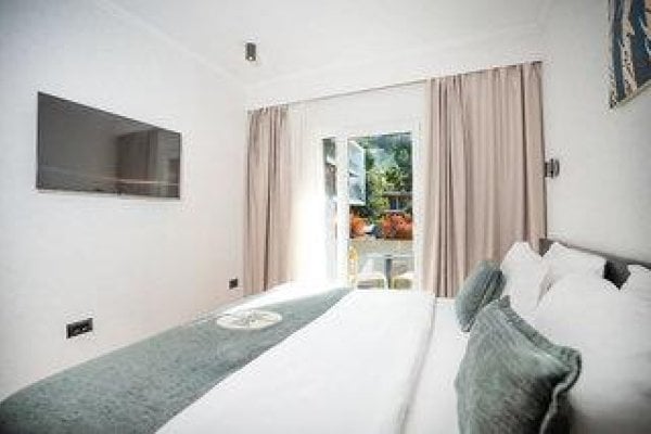 Select Hill Resort
