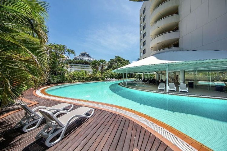 Hilton Cairns
