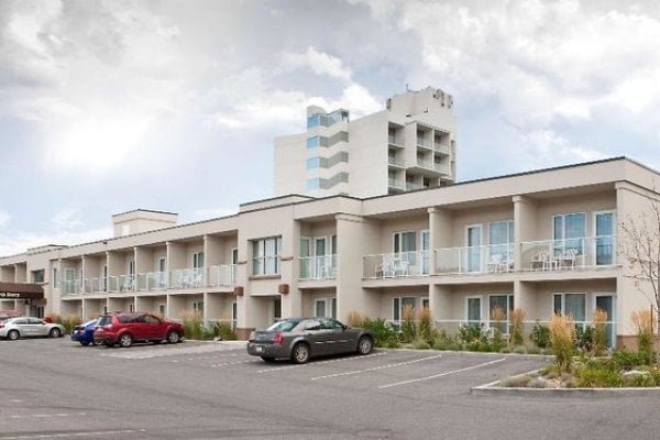 Best Western Plus Kelowna Hotel & Suites
