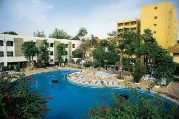 Aracan Eatabe Luxor Hotel
