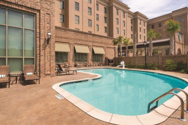 Embassy Suites by Hilton Savannah