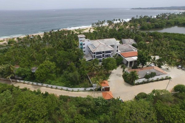 Lagoon Paradise Beach Resort