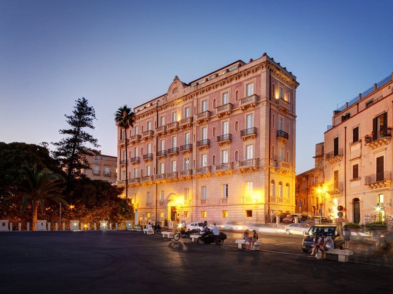 Grand Hotel Des Étrangers recenzie