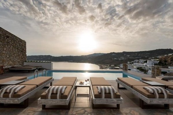 Cova Mykonos Suites