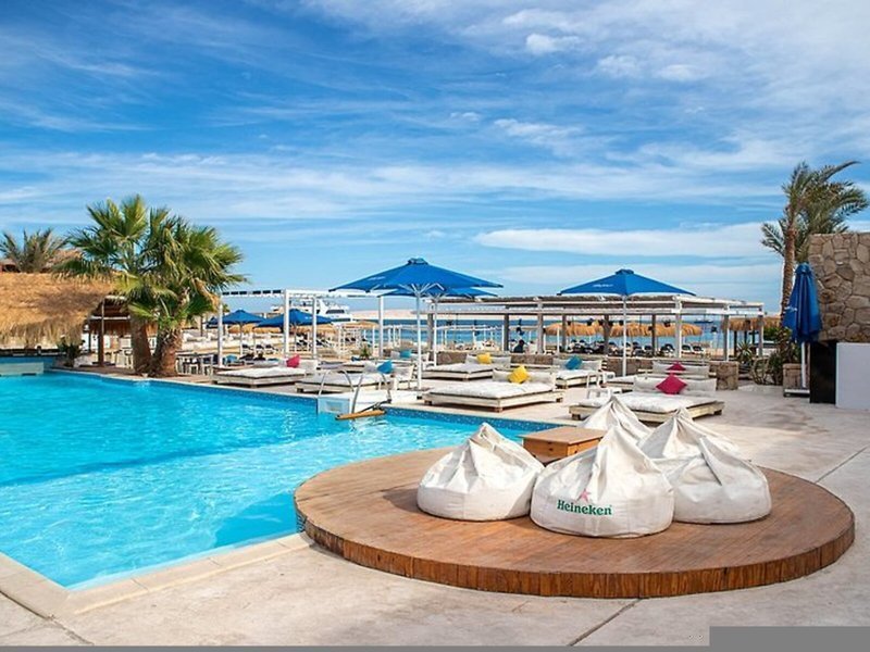AJIRA Bay Hotel recenzie