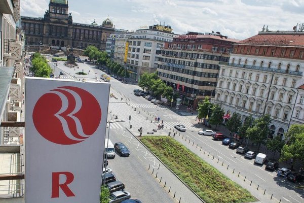 Ramada By Wyndham Airport Prague