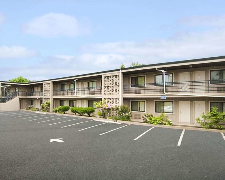 Travelodge Vancouver Lions Gate