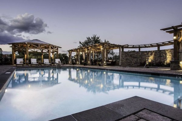 The Roanoke & Conference Center, Curio Collection By Hilton