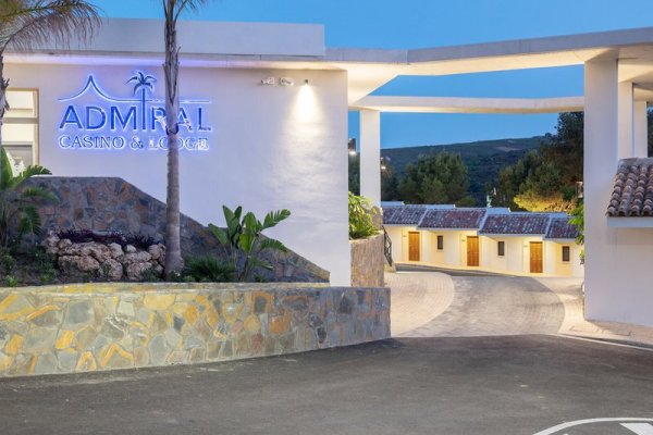 Admiral Lodge