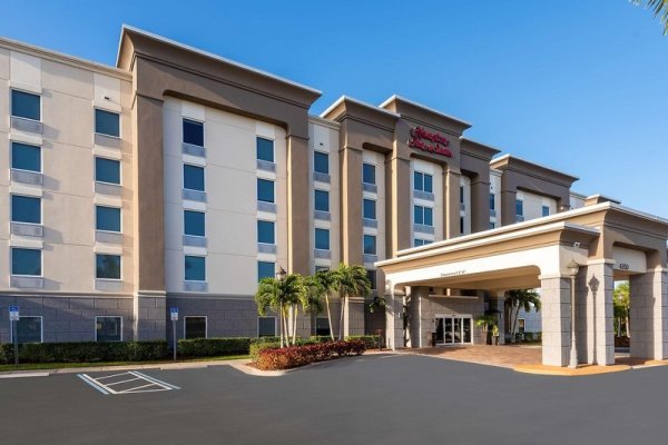 Hampton Inn & Suites Fort Myers - Colonial Blvd