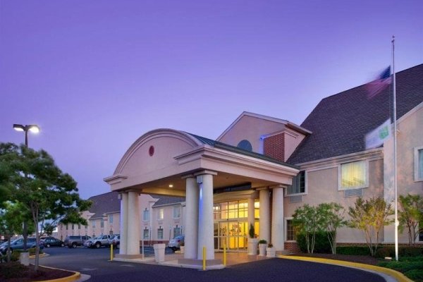 Holiday Inn Express & Suites - Annapolis
