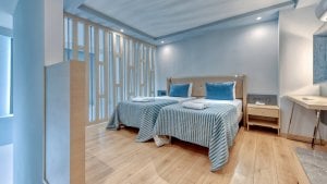 Duplex Swim-Up Rooms