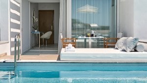 SWIM-UP GUESTROOM