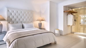 WHITE SUITE SEA VIEW