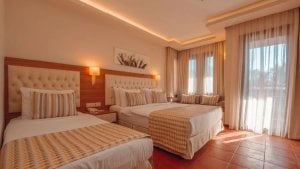 LARGE TRIPLE ROOM