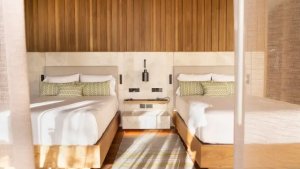 Beachfront Lanai Pool Suite - Queen