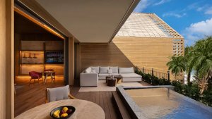 Oceanfront Veranda Pool Suite - Queen