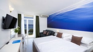 Dvojlôžková izba superior s prístelkou, balkón, morská strana (hotel)