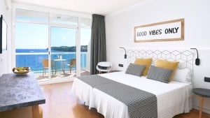 Sea view twin room with spa access