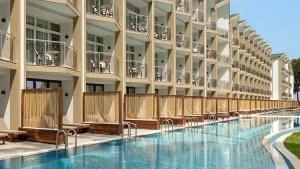 Superior Swim-up Room