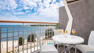Dvojlôžková izba premium s prístelkou (hotel, balkón, morská strana)