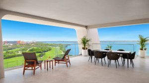 Vantage Club Master Suite Bay View