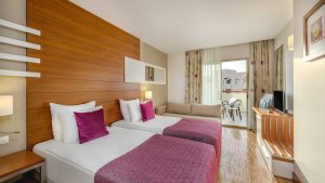 Hotel Deluxe Family Room
