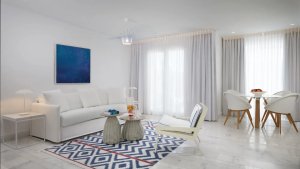 Courtyard 2 Bedroom Maisonette with Pool & Hot Tub