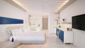 Courtyard Retreat Room