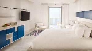 Panoramic Retreat Room