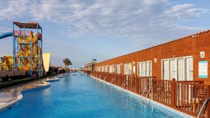 Swim-Up Room