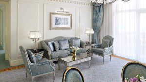Signature Suite Palm With Balcony and Club Lounge Access