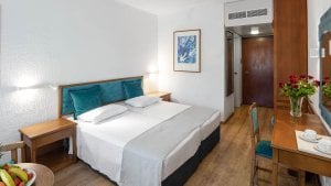 Twin Hotel Room