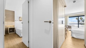 Connecting Rooms
