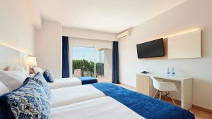 Triple room