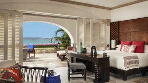 Junior Suite Oceanfront with Plunge Pool