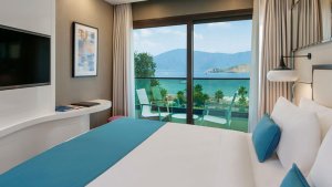 SUPERIOR ROOM WITH QUEEN SIZE BED, SEA VIEW