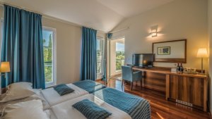 Deluxe izba 2+1 (resort, balkón, morská strana) 4*