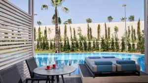 Swim-up bungalov s dvomi oddelenými spálňami