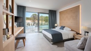 Junior Suite, balcony garden view