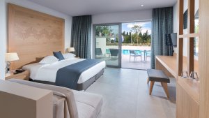 Junior Suite, terrace sea view and sharing pool