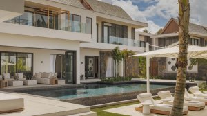 Five-Bedroom Private Homes with Pool Stays