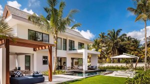 Three-Bedroom Private Home with Pool Stays