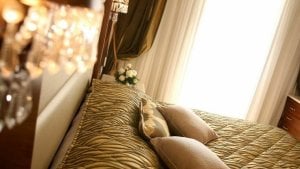 ROYAL EXECUTIVE SUITE