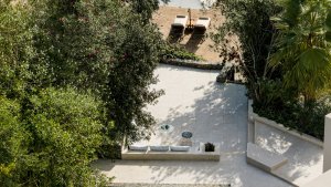 6 BEDROOM BEACHFRONT VILLA PRIVATE POOLS