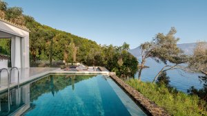 PALAZZO DI LAGO PRIVATE POOL ON THE ROCS