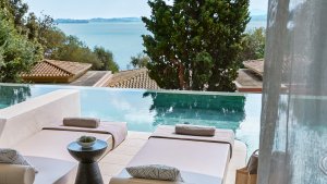 SWIM UP JUNIOR BUNGALOW SUITE