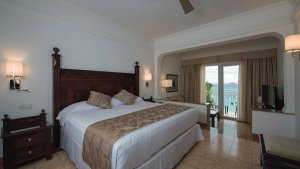 Connecting Junior Suite with Partial Sea View