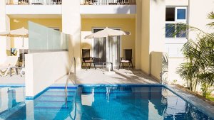 Junior Suite Swim-Up - Adults Only